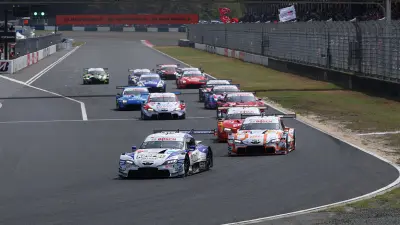 国内最高峰の自動車レース 『SUPER GT』とは：1台に2人のドライバー