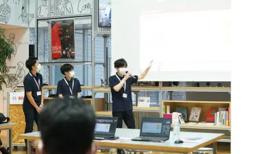 グローバルインターンシップの最終プレゼンテーションを行う千田さんチーム 